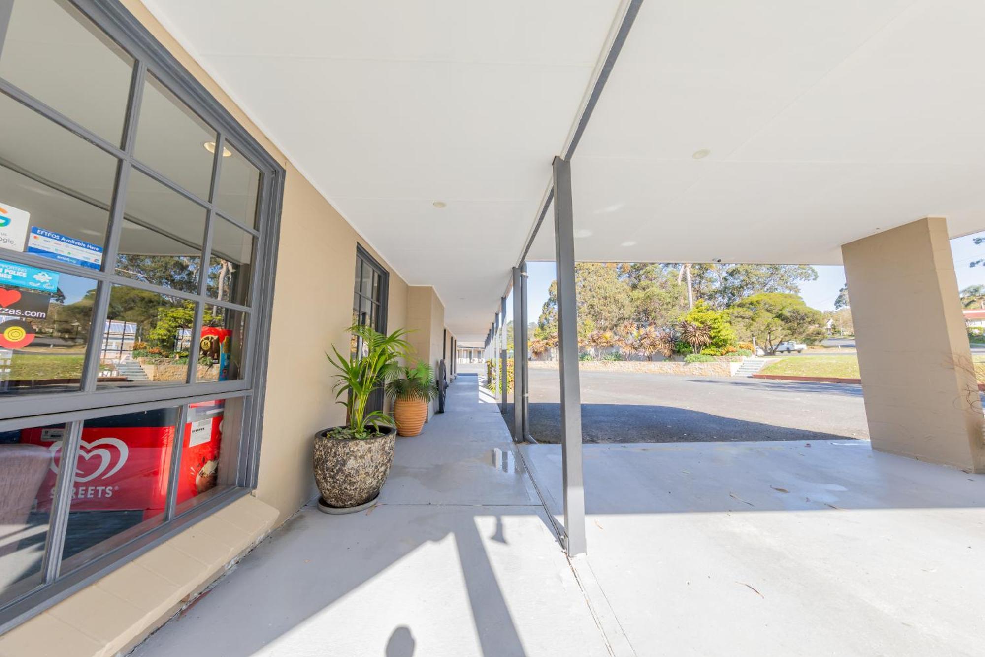 Coachman's Motel 4*